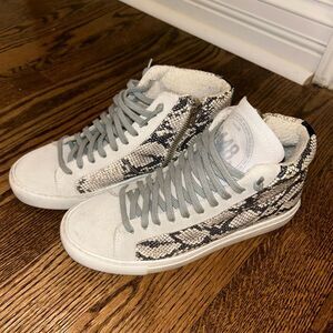 P448 High Top Skate Sneakers Snake Lizard Scale Print